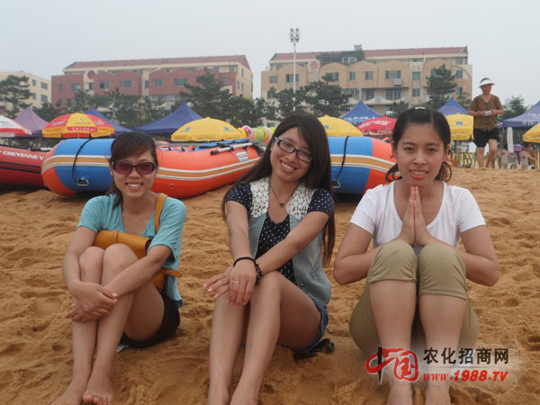 面對(duì)一望無(wú)際的大海