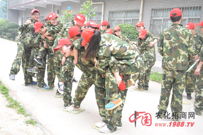 �M�Ɂ��R�d��һ��(g��)׌�҂��˽�F(tu��n)�(du��)�ЈF(tu��n)�Y(ji��)���f(xi��)������������I(xi��n)�������Ҫ�Ե��(xi��ng)Ŀ��