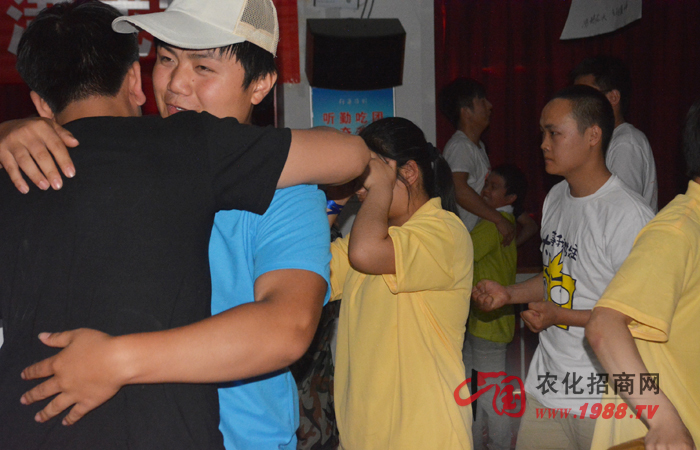 火爆網(wǎng)狼性團隊