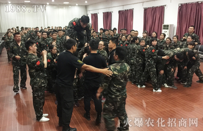 ���ġ�ȫ���Ը����،������ի@