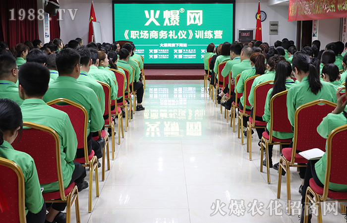 塑造形象,以禮待人!火爆網(wǎng)2019禮儀培訓(xùn)!