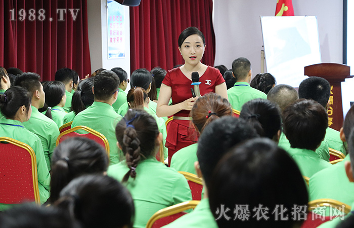 職場(chǎng)商務(wù)禮儀,提升自我修養(yǎng)