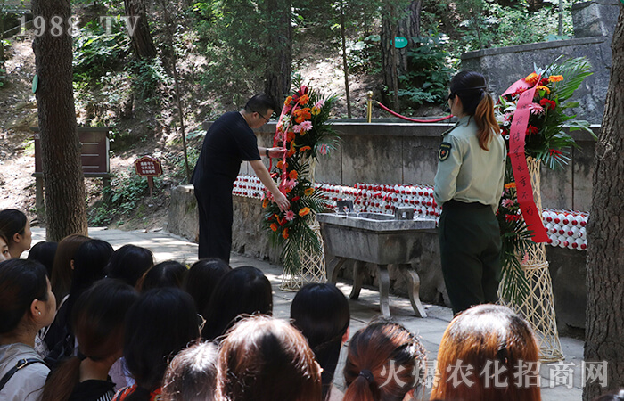 信陽紅色之旅:不畏艱辛,勇往直前!