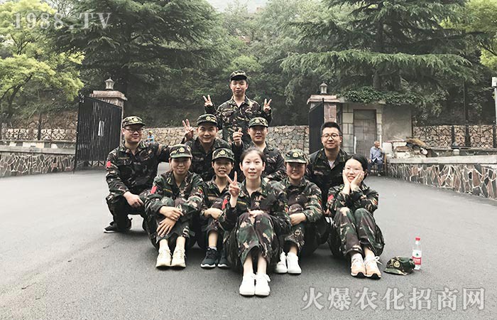 全力以赴,團(tuán)結(jié)一心,我們是火爆的精英戰(zhàn)士!