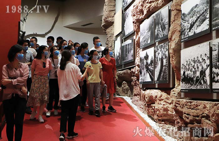 不拋棄,不放棄!艱苦奮斗,自力更生!