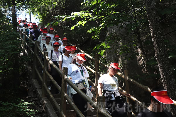 �](m��i)�е����˵�ɽ�