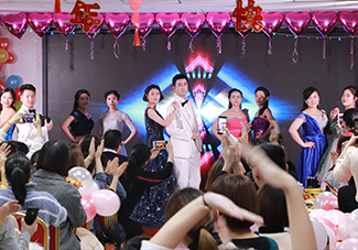 �pӯ�Ĳ������M�@Ů�˵Ķ��������ڻ�T�_(t��i)����