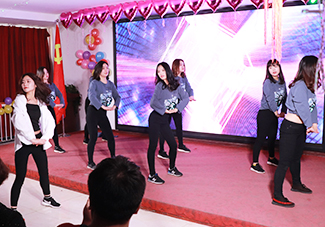 �����赸��һ�������M�����(d��ng)�ഺ���]���L(f��ng)�ɣ�