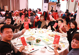 �𱬼���һ���2018���ψA�M(m��n)��̖(h��o)����ͬӭ��2019�ĵ���(l��i)��