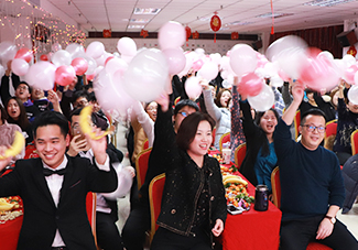 �g��Ц�Z(y��)���𱬾W(w��ng)ȫ�w�T���R��һ�ù���ʢ����