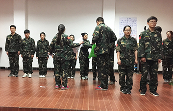 ���س��Z����Ը�����Լ��S�µđ��P�Z�ԣ�