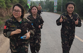 ���˲����������ŗ�������ֱǰ��