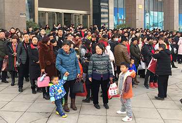 ��ʮ����������B(y��ng)�������gӭ��ĸ���c��10����