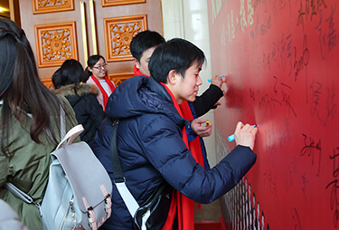 �t̺�㣬��10������ĸ�����������y����˲�g��